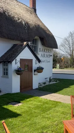 Sunny day at The Bakers Arms Poole, enjoying drinks in the refurbished beer garden with summer vibes.