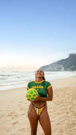 Delicious beach snacks in Rio: grilled cheese, açaí, fresh coconuts, caipirinhas, and more on a sunny day.