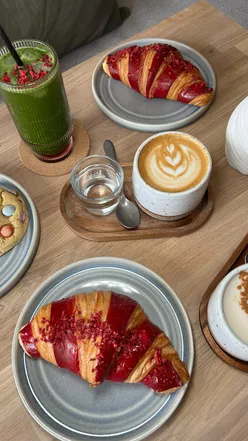Strawberry croissant, sparkling matcha, latte, and chai latte at Brondi, an Australian-inspired brunch spot in Dorridge.