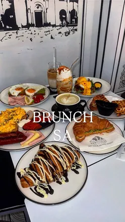 Delicious breakfast spread at Brunch Sarajevo, featuring vibrant dishes and refreshing drinks in Bosnia.