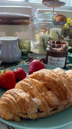 Delicious lunch with family featuring crunchy hazelnut chocolate spread from Bonne Maman, perfect for food lovers.