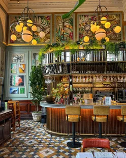 Review of The Ivy Clifton Brasserie: Enjoyed duck rendang and chocolate bombe; praised service and luxury setting, but questioned price.