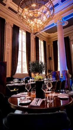 Elegant steakhouse and seafood restaurant in Manchester with bottomless champagne and premium menu offerings.