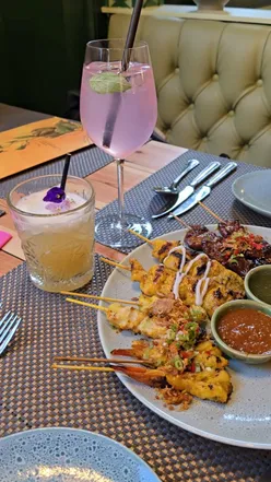 Lychee Angel mocktail, Dragonfruit mai tai, and delicious Thai dishes at Giggling Squid Leeds opening.