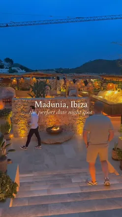 Gourmet dinner at Madunia Ibiza featuring Joselito ham, sourdough bread, wagyu brioche, and lamb chops.