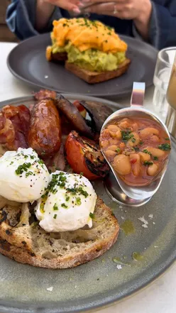 Delicious brunch at Minnow Clapham with fresh ingredients, coffee, and cocktails overlooking Clapham Common.