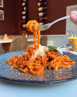 Italian trattoria in Bathgate with burgundy walls, serving calamari, bruschetta with burrata, Scialatielli al Ragù, and Pollo Trattoria.