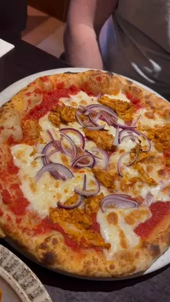Italian date at Amore Merchant City with pasta amatriciana, pizza amore sans mushrooms, and Nutella pizza dessert.