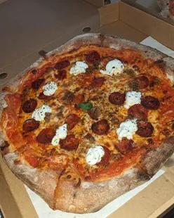 Delivery from Canotto Pizza UK: New Yorker pizza with fennel sausage, pepperoni, ricotta, spicy salami, chilli cheese bites, boneless chicken bites with habanero, and double cooked fries. No ranch dip. #Glasgow #UKFoodie