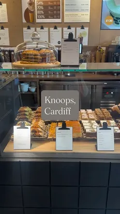 Knoops Cardiff offers hot chocolates, ice cold chocolate, chocolate milkshakes, and creamy white chocolate matcha.