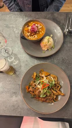 Thai food at Nok Nok Mumbles: starter platter, chicken massaman with egg fried rice, pad kee mow; great service and atmosphere.