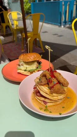 Bottomless brunch in sunny Notting Hill at The Little Yellow Door with delicious food, cold drinks, and lively street views.