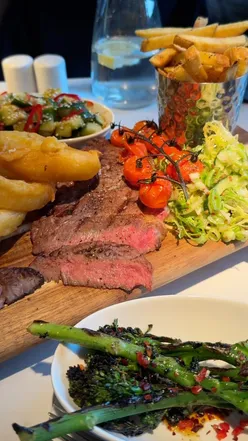 GEO's Scarborough steak night with 10oz rump steaks, fries, salad, grilled tomatoes, onion rings, and vibrant sea front vibe.