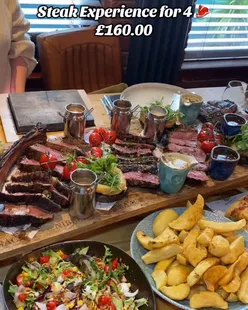 Butterflies Blaenavon steak experience for four with garlic loaf and chicken loaded fries, enjoyed with @hungry_hooters.