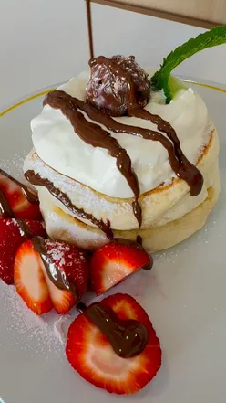 Fluffy Fluffy Birmingham pre-launch: strawberry Nutella and pistachio soufflé pancakes, raspberry lemonade, mango iced matcha.