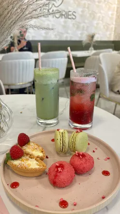 Heavenly Desserts Merry Hill: Pomegranate mojito, iced matcha latte, macaroons, mochi, tarts, American waffle with strawberries, Dubai Chocolate Loaded Pancakes with pistachio kataifi and rose ice cream.