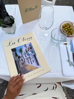 Tuna tataki and beef tartare at La Oliva Ibiza Restaurante in Ibiza's charming old town.