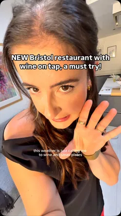 Tapps on Whiteladies Road: sparkling wine, ricotta dip, crab fritters, panzanella salad, short rib, vinyl music, Bristol vibes.