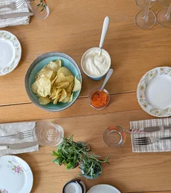 First time entertaining in the 'new' gaff
(Been here over a year...)
๐ Elite snack of @goatsbridge & sour cream & @keoghsfarm shamrock crisps
๐ฅ Recreated pickled mussels dish I had last week at @assassination_custard big hit & easy to do
๐ Slow braised Mediterranean vibe lamb bellies from @higgins_butchers
Great crew too โจ
