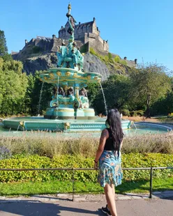 Must-visit spots in Edinburgh include local markets, unique bars, and delicious eateries for an unforgettable trip.