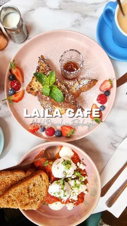 Delicious French toast and vibrant lattes at Laila Cafe in Edinburgh, perfect for brunch and Instagram moments.