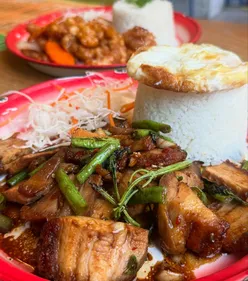 Sharing platter with chicken satay, spring rolls, and drinks at Mommy Thai in Leeds, showcasing vibrant Thai cuisine.