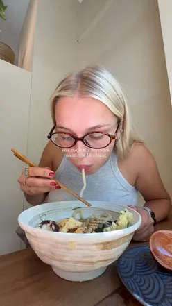 Enjoying a hearty bowl of udon noodles at Niko Udon, a new spot in Den Haag on a rainy day.