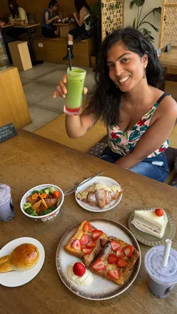 Delicious Japanese-inspired treats at Mitsuba Café in Kensington, featuring bubble tea, pastries, and a teriyaki tofu bowl.