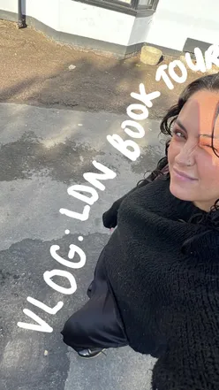 Vlog tour of London's best bookshops with friends, showcasing unique finds and scenic spots.