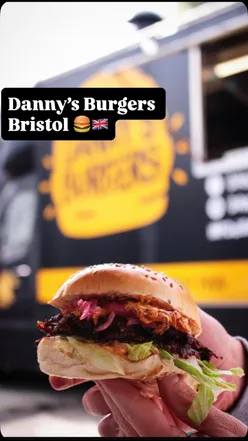 Delicious burgers and topped chips at Danny’s Burgers in Bristol, a must-visit for foodies! 🍔🍟 #BristolEats