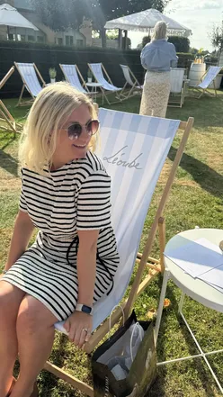 A scenic view of Cotswolds cottages, countryside walks, and cozy pubs for a relaxing getaway.