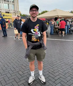Foodies enjoying wings and sauces at Wingfest in Bristol, featuring Gurt Wings’ Buffalo and Sriracha sauces.
