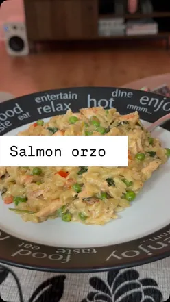 Delicious salmon orzo with spinach and peas, perfect for an easy dinner tonight!