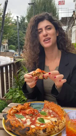 Delicious margherita pizza and mixed fritti at DoppioZero, a top pizza spot in London, known for unique flavors.