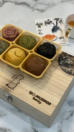 Beautiful gift box of 6 unique mooncake flavors for Mid-Autumn Festival, highlighting salted egg yolk custard.