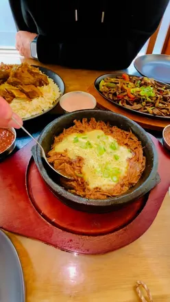 Authentic Yemeni dishes showcased at a new Cardiff restaurant, highlighting the vibrant food culture and great service.