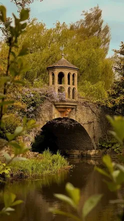Seasonal garden display at Dunsborough Park, open September 20-21, showcasing dahlias and autumn colors.