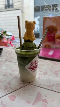 Crêpes sucrées et salées au Comptoir Harajuku, crêperie kawaii de Paris, avec ambiance cosy et délicieuses boissons japonaises.