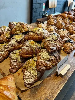 Delicious, handcrafted pastries from Astrid’s Petite Cuisine in Cardiff, featuring elegant designs and unique flavors.