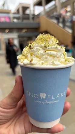 Indulgent pistachio gelato and hot chocolate at Snowflake Gelato, Westgate, perfect for a cozy autumn treat!