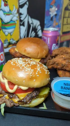 Delicious burgers, loaded fries, and chicken tenders at Notorious Burger Lab, perfect for students on Devon Street.