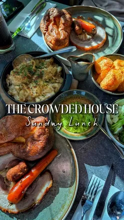 Sunday roast at The Crowded House in Leeds features pork, cauliflower cheese, Yorkshire puddings, and a lively atmosphere.