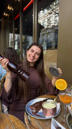 Dining experience at Le Trésor in Marais, Paris, featuring homemade Auvergnate dishes and a cozy atmosphere for lunch.