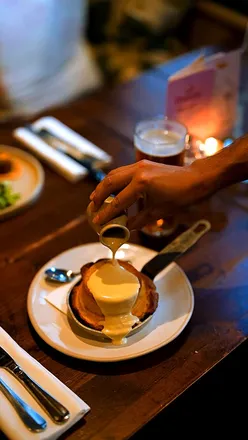 Delicious starters and mains at The King’s Arms, Cheltenham, featuring cozy pub ambiance and a new menu experience.