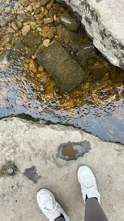 Cozy autumn weekend vibes with friends enjoying comfort food in a warm atmosphere.