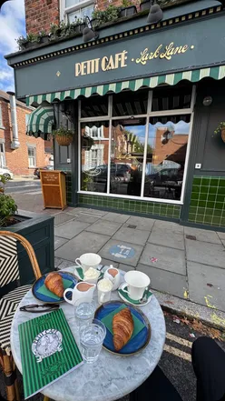 Cosy Parisian café in Liverpool offering hot chocolates, food, cocktails, and live jazz from Thursday to Sunday.