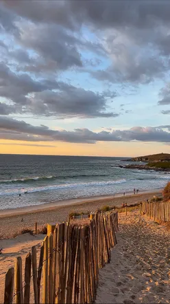 Stunning sunset over Fistral Beach, Newquay, a must-visit spot in Cornwall for travelers and photographers.