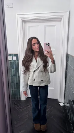 Delicious gluten, dairy, and sugar-free treats at Makers London in Chelsea, including cookies and decadent chocolate.