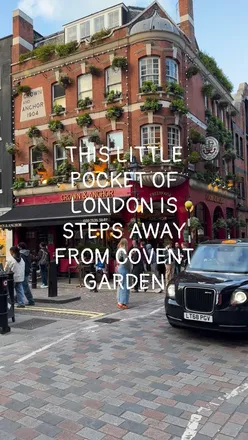 Brunch in Seven Dials, London, featuring cozy cafes and shopping near Covent Garden.