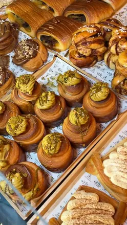 Brunch at British Patagonia in London, featuring cozy vibes, creative dishes, and friendly service.